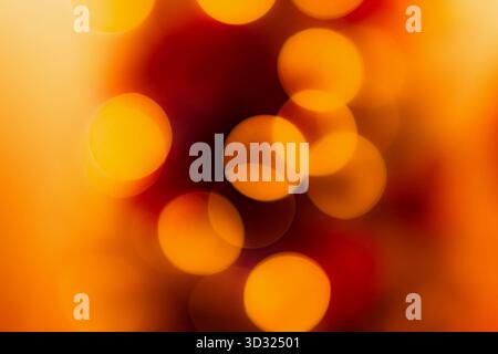Warmes Rot und Gold festlicher Bokeh Hintergrund Stockfoto