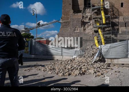 Rom, Italien. November 2025. **KEIN INTERNET ODER ZEITUNGEN NUR FÜR ITALIEN** Zusammenbruch des Grafenturms im Imperial Forums Credit: Unabhängige Fotoagentur/Alamy Live News Stockfoto