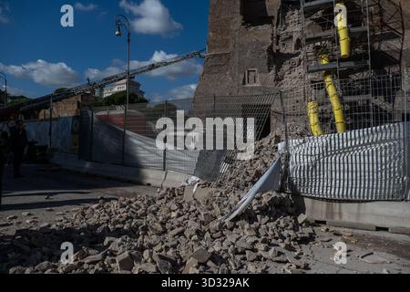 Rom, Italien. November 2025. **KEIN INTERNET ODER ZEITUNGEN NUR FÜR ITALIEN** Zusammenbruch des Grafenturms im Imperial Forums Credit: Unabhängige Fotoagentur/Alamy Live News Stockfoto