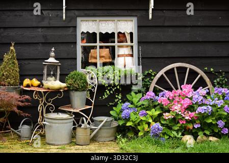 Detailansicht der traditionellen Hausfassade im Dorf Zaanse Schanse, Holland Stockfoto
