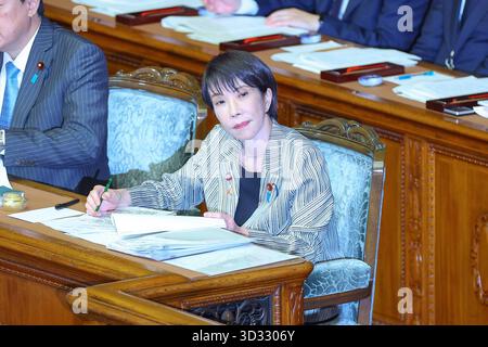 Premierminister Sanae Takaichi, Fragen von Parteiführern, Repräsentantenhaus -JPN- 4. November 2025, Tokio, Repräsentantenhaus - Premierminister Sanae Takaichi beantwortet Fragen von Vertretern jeder Partei. Die parlamentarische Debatte beginnt. Tokio Japan Copyright: XKazukixOISHIx Stockfoto