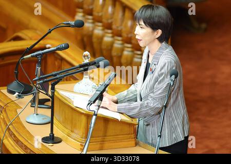 Premierminister Sanae Takaichi, Fragen von Parteiführern, Repräsentantenhaus -JPN- 4. November 2025, Tokio, Repräsentantenhaus - Premierminister Sanae Takaichi beantwortet Fragen von Vertretern jeder Partei. Die parlamentarische Debatte beginnt. Tokio Japan Copyright: XKazukixOISHIx Stockfoto