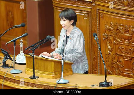 Premierminister Sanae Takaichi, Fragen von Parteiführern, Repräsentantenhaus -JPN- 4. November 2025, Tokio, Repräsentantenhaus - Premierminister Sanae Takaichi beantwortet Fragen von Vertretern jeder Partei. Die parlamentarische Debatte beginnt. Tokio Japan Copyright: XKazukixOISHIx Stockfoto