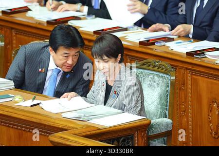 Premierminister Sanae Takaichi, Fragen von Parteiführern, Repräsentantenhaus -JPN- 4. November 2025, Tokio, Repräsentantenhaus - Premierminister Sanae Takaichi beantwortet Fragen von Vertretern jeder Partei. Die parlamentarische Debatte beginnt. Tokio Japan Copyright: XKazukixOISHIx Stockfoto