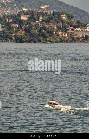 STRESA, ITALIEN 5. AUGUST 2025: Ein Schiffskörper am Lago Maggiore im Piemont, Italien. Stockfoto