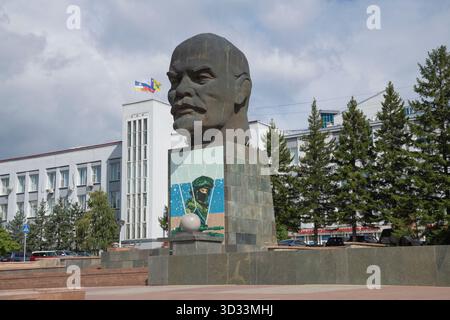 ULAN-UDE, RUSSLAND - 5. SEPTEMBER 2025: Denkmal für V. I. Lenin-Uljanow auf dem Sovetow-Platz an einem Septembertag Stockfoto