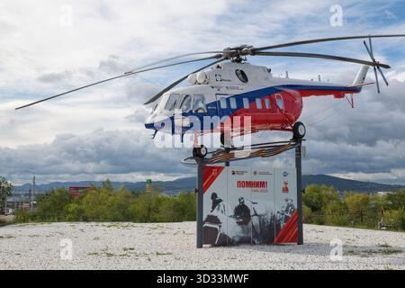 ULAN-UDE, RUSSLAND - 6. SEPTEMBER 2025: Der MI-171A2 Hubschrauber ist ein Denkmal für den sowjetischen Mi-8 Hubschrauber und dessen Designer M.L. MIL auf einer September-da Stockfoto