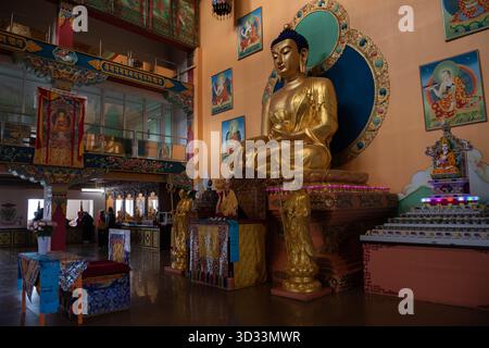 ULAN-UDE, RUSSLAND - 6. SEPTEMBER 2025: Skulptur des Buddha in einem buddhistischen Tempel. Rinpoche Bagsha Datsan Stockfoto