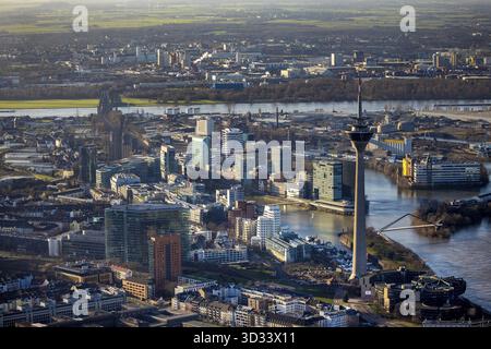 Luftaufnahme, Rheinturm, Fernsehturm, Medienhafen, Düsseldorf, Rheinland, Nordrhein-Westfalen, Deutschland, am Handelshafen, Aussichtsturm, Autorisierung Stockfoto