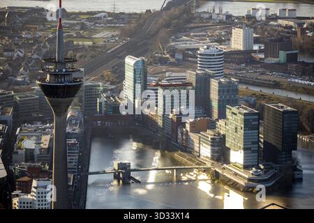 Luftaufnahme, Rheinturm, Fernsehturm, Medienhafen, Düsseldorf, Rheinland, Nordrhein-Westfalen, Deutschland, am Handelshafen, Aussichtsturm, Büro Stockfoto