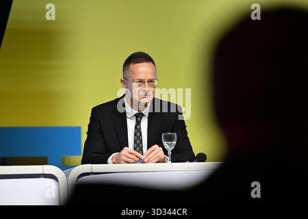 Villepinte, Frankreich. November 2025. Péter Szijjarton Minister für auswärtige Angelegenheiten und Handel Ungarns, bei der Weltausstellung für Kernwaffen im Ausstellungszentrum Villepinte am 4. November 2025. Foto: Tomas Stevens/ABACAPRESS.COM Credit: Abaca Press/Alamy Live News Stockfoto