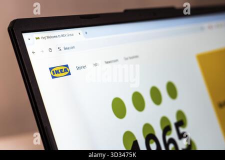 New York, USA – 20. Januar 2025: IKEA-Website mit Möbeln und Wohnlösungen auf einem Bildschirm Stockfoto