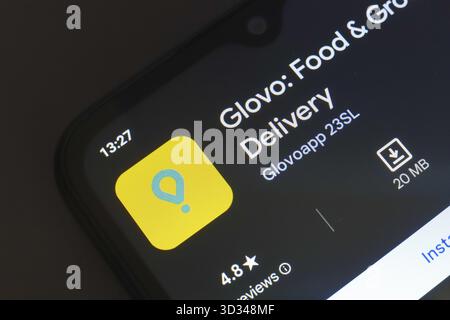 25. Oktober 2024, Brasilien. In dieser Abbildung wird das Glovo App-Logo auf einem Smartphone-Bildschirm angezeigt Stockfoto