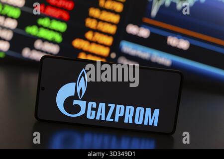 August 2024, Paraguay. In dieser Abbildung wird das Gazprom-Logo auf einem Smartphone-Bildschirm angezeigt Stockfoto
