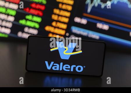August 2024, Paraguay. In dieser Abbildung wird das Logo der Valero Energy Corporation auf einem Smartphone-Bildschirm angezeigt Stockfoto