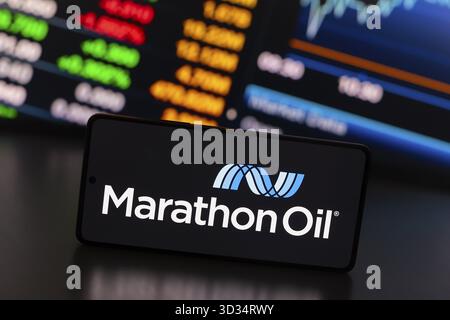 August 2024, Paraguay. In dieser Abbildung wird das Logo der Marathon Oil Corporation auf einem Smartphone-Bildschirm angezeigt Stockfoto