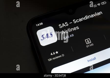 November 2024, Brasilien. In dieser Abbildung wird das Skandinavian Airlines System (SAS) App-Logo auf einem Smartphone-Bildschirm angezeigt Stockfoto