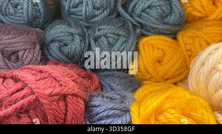 Colorful yarn skeins arranged in vibrant display, showcasing texture and variety in knitting supplies. Mobile photo Stockfoto