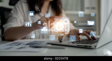 Ein Konzept des Geschäftsbetriebs und der Integration von Unternehmenssystemen. Die Komponenten eines Unternehmens, einschließlich Sicherheit, Daten und Cloud-Infrastruktur Stockfoto