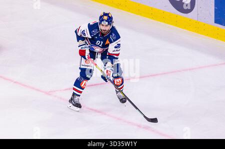 Zürich, Schweiz, 26. September 2025: #91 Denis Hollenstein, Stürmer ZSC Lions. (Foto: Andreas Haas/dieBildmanufaktur) Stockfoto