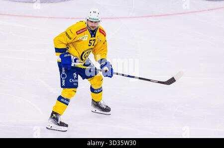 Zürich, 26. September 2025: #57 Davyd Barandun, Verteidiger HC Davos. (Foto: Andreas Haas/dieBildmanufaktur) Stockfoto