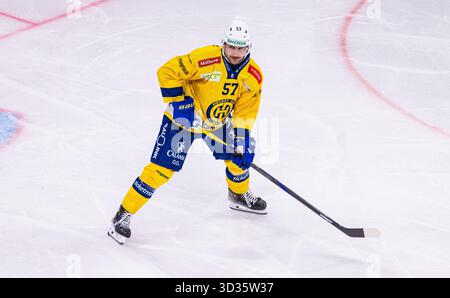 Zürich, 26. September 2025: #57 Davyd Barandun, Verteidiger HC Davos. (Foto: Andreas Haas/dieBildmanufaktur) Stockfoto