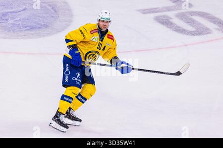 Zürich, 26. September 2025: #90 Sven jung, Verteidiger HC Davos. (Foto: Andreas Haas/dieBildmanufaktur) Stockfoto