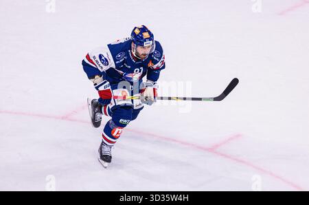 Zürich, Schweiz, 26. September 2025: #91 Denis Hollenstein, Stürmer ZSC Lions. (Foto: Andreas Haas/dieBildmanufaktur) Stockfoto
