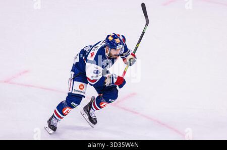 Zürich, Schweiz, 26. September 2025: #91 Denis Hollenstein, Stürmer ZSC Lions. (Foto: Andreas Haas/dieBildmanufaktur) Stockfoto