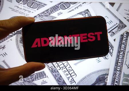 Polen. September 2025. In dieser Abbildung wird das Firmenlogo von Advantest auf einem Smartphone-Bildschirm angezeigt. (Credit Image: © Piotr SWAT/SOPA Images via ZUMA Press Wire) NUR REDAKTIONELLE VERWENDUNG! Nicht für kommerzielle ZWECKE! Stockfoto