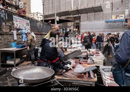 Catania wurde im 8. Jahrhundert v. Chr. von Griechen gegründet und wurde sukzessive von den Römern, Byzantinern, Arabern, Normannen und Spaniern regiert. alle sind gegangen Stockfoto