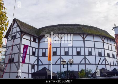 London, Großbritannien. November 2025. Außenansicht des Shakespeare's Globe Theatre. Quelle: Vuk Valcic/Alamy Stockfoto