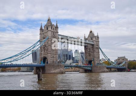 London, Großbritannien. November 2025. Tagsüber Blick auf die Tower Bridge. Quelle: Vuk Valcic/Alamy Stockfoto