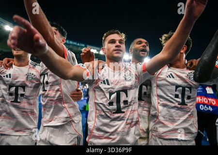 Parc des Princes Stadium, Paris, Frankreich am 4. November 2025. Paris, Frankreich. November 2025. Die Spieler des FC Bayern München feiern am 4. November 2025 im Parc des Princes Stadion in Paris ihren Sieg beim UEFA Champions League-Fußballspiel gegen Paris Saint-Germain. Foto: Firas Abdullah/ABACAPRESS.COM Credit: Abaca Press/Alamy Live News Stockfoto