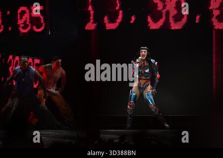 Paris, Frankreich. November 2025. Katy Perry tritt am 4. November 2025 in der Accor Arena in Paris auf. Foto: Christophe Meng/ABACAPRESS.COM Credit: Abaca Press/Alamy Live News Stockfoto