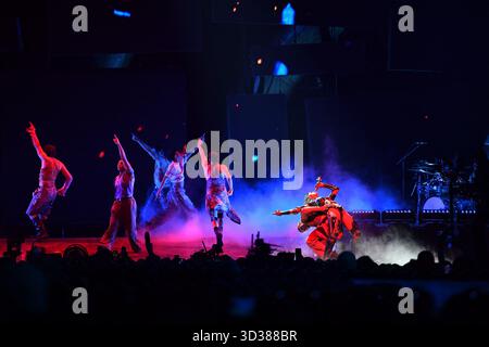 Paris, Frankreich. November 2025. Katy Perry tritt am 4. November 2025 in der Accor Arena in Paris auf. Foto: Christophe Meng/ABACAPRESS.COM Credit: Abaca Press/Alamy Live News Stockfoto
