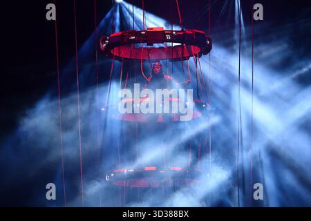 Paris, Frankreich. November 2025. Katy Perry tritt am 4. November 2025 in der Accor Arena in Paris auf. Foto: Christophe Meng/ABACAPRESS.COM Credit: Abaca Press/Alamy Live News Stockfoto