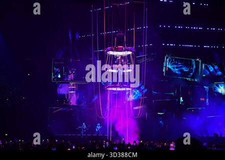 Paris, Frankreich. November 2025. Katy Perry tritt am 4. November 2025 in der Accor Arena in Paris auf. Foto: Christophe Meng/ABACAPRESS.COM Credit: Abaca Press/Alamy Live News Stockfoto