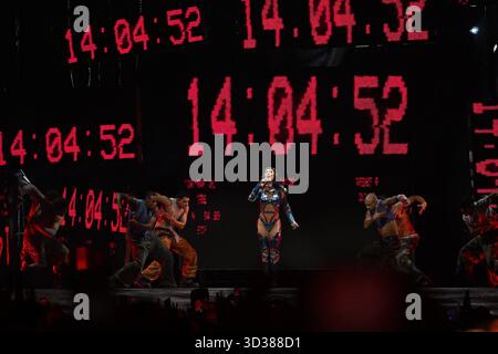 Paris, Frankreich. November 2025. Katy Perry tritt am 4. November 2025 in der Accor Arena in Paris auf. Foto: Christophe Meng/ABACAPRESS.COM Credit: Abaca Press/Alamy Live News Stockfoto