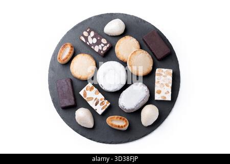 Traditionelle spanische Weihnachtsbonbons, isoliert auf weißem Hintergrund Stockfoto