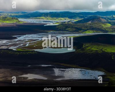 Aus der Vogelperspektive auf Landmannalaugar Flüsse, Lavasand und Seen, Island Stockfoto