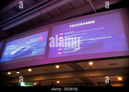 Paris, Frankreich. November 2025. Besuch von Roland Lescure, Minister für Wirtschaft, Finanzen und Industrie, Energie und digitale Souveränität, und Sébastien Martin, Delegierter des Ministers für Industrie beim Tag der Automobilindustrie Dienstag, 4. November 2025 Cité des Sciences et de l'Industrie - La Villette, Paris 19. Foto: Karim Ait Adjedjou/ABACAPRESS.COM Credit: Abaca Press/Alamy Live News Stockfoto