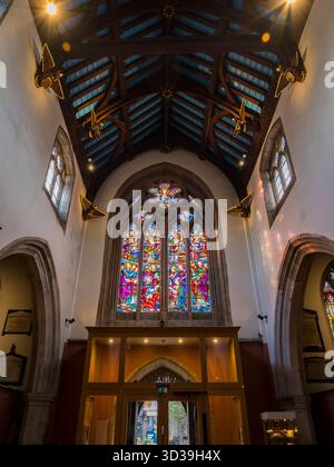 Buntglasfenster, Innenseite der All Saints Church, Kingston-upon-Thames, London, England, Großbritannien, GB Stockfoto