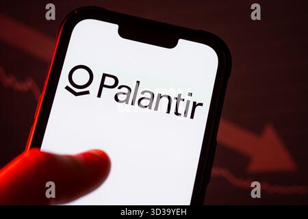 In dieser Abbildung ist ein Palantir-Logo auf einem Smartphone zu sehen. Stockfoto