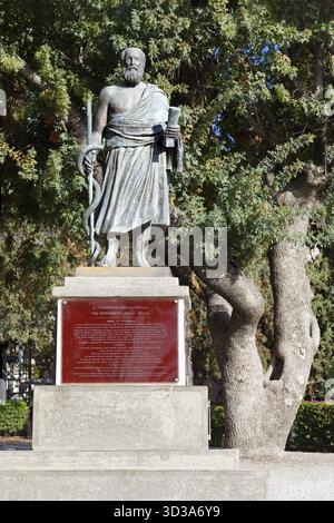 Denkmal, Statue, Hippokrates auch Hippokrates von Kos, berühmter alter Arzt, Vater der modernen Medizin, 460-370 v. Chr. Altstadt, Stadt Kos, Insel K Stockfoto