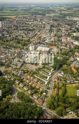 Aus der Vogelperspektive Bockum-Hoevel mit Kreisverwaltung, Bockum-Hoevel Rathaus und Hohenhoeveler Straße in Hamm. Ruhrgebiet, Nordrhein-Westfalen Stockfoto