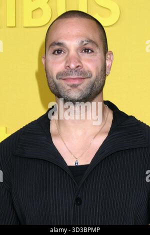 CA. 4. November 2025. Michael Mando bei Ankunft für PLURIBUS Premiere, Directors Guild of America DGA Theater Complex, Los Angeles, CA, 4. November 2025. Quelle: Priscilla Grant/Everett Collection/Alamy Live News Stockfoto