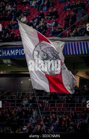Amsterdam, Niederlande. November 2025. AMSTERDAM, 05.11.2025, JohanCruyff Arena, Saison 2025/2026, UEFA Champions League Fußball, Spiel zwischen Ajax und Galatasaray. Das Bild zeigt Ajax Flag Credit: Pro Shots/Alamy Live News Stockfoto