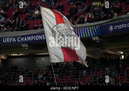 Amsterdam, Niederlande. November 2025. AMSTERDAM, 05.11.2025, JohanCruyff Arena, Saison 2025/2026, UEFA Champions League Fußball, Spiel zwischen Ajax und Galatasaray. Das Bild zeigt Ajax Flag Credit: Pro Shots/Alamy Live News Stockfoto