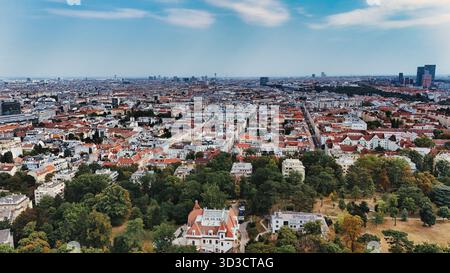 Wiener Stadtmosaik – historische Ausblicke und moderne Horizonte Stockfoto